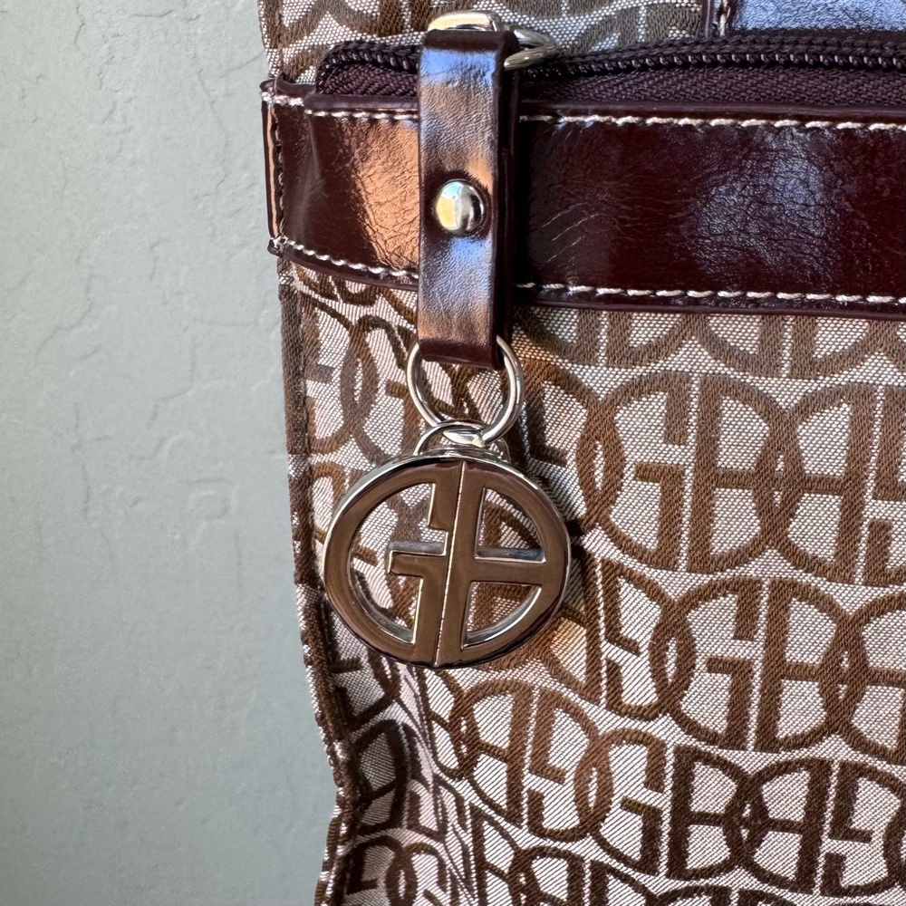 Giani Bernini Shoulder Bag Tote Brown & Tan Classic Signature Logo EUC - Picture 4 of 16
